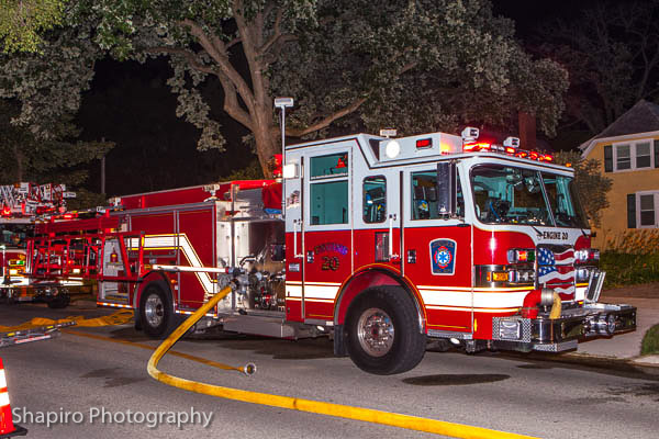 Deerfield Bannockburn FPD Pierce fire engine at scene at night Larry Shapiro photography shapirophotography.net
